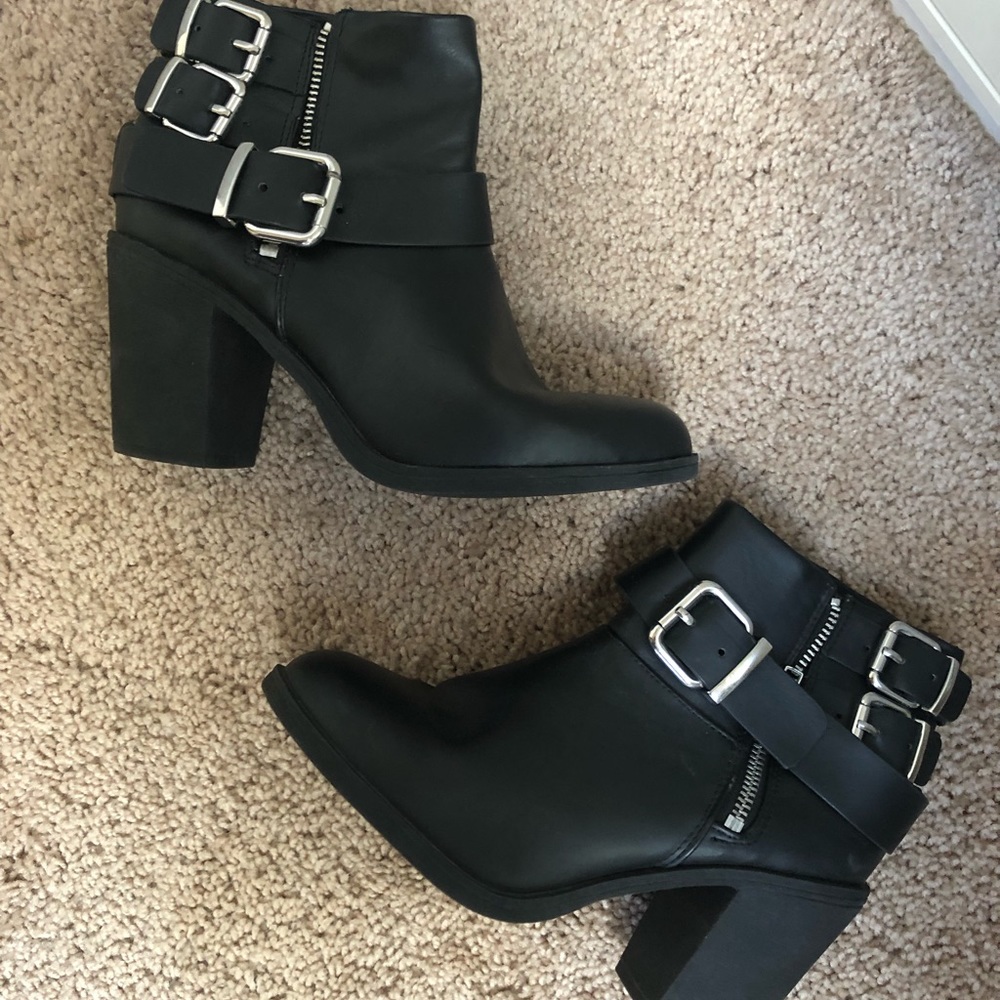 BlCk cute booties